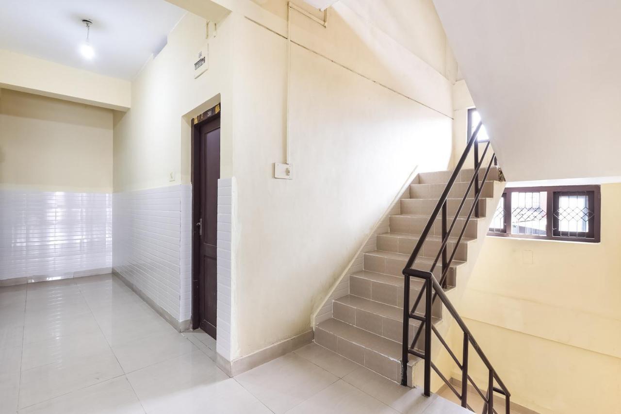 Spot On 60665 Royal Tourist Home Valancheri Ngoại thất bức ảnh
