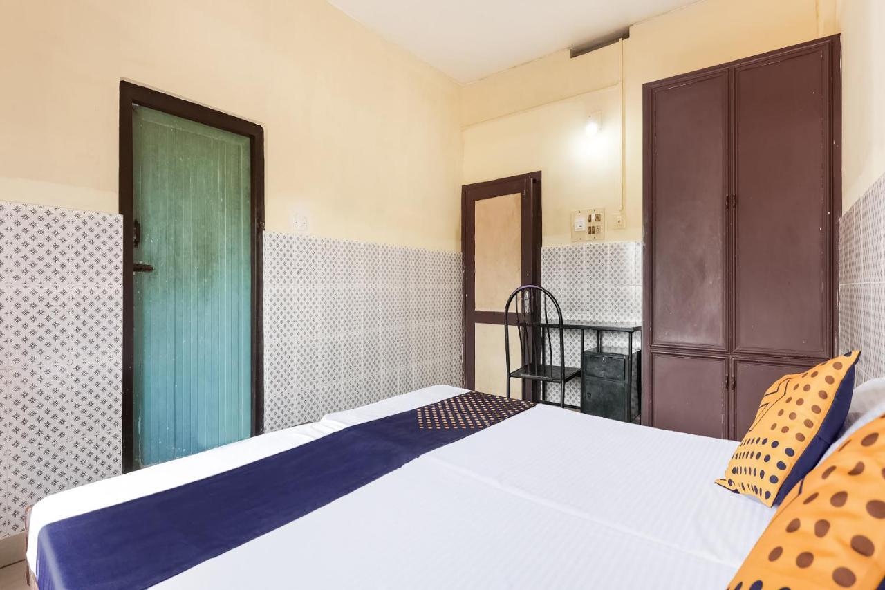 Spot On 60665 Royal Tourist Home Valancheri Ngoại thất bức ảnh