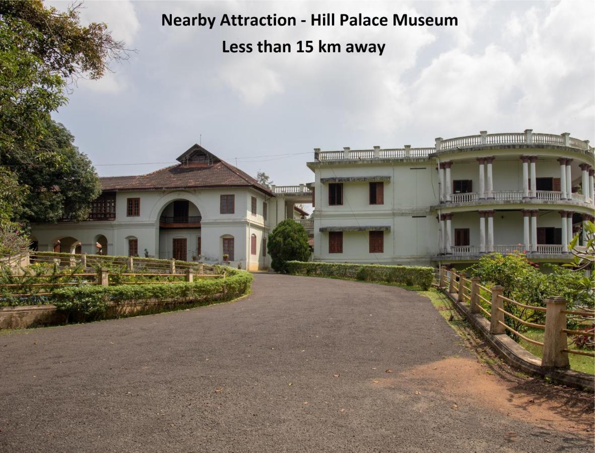 Spot On 60665 Royal Tourist Home Valancheri Ngoại thất bức ảnh